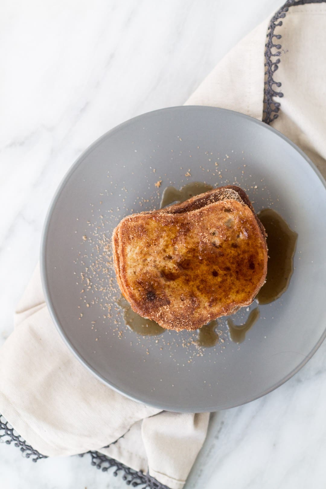 Gray plate with low FODMAP cinnamon french toast