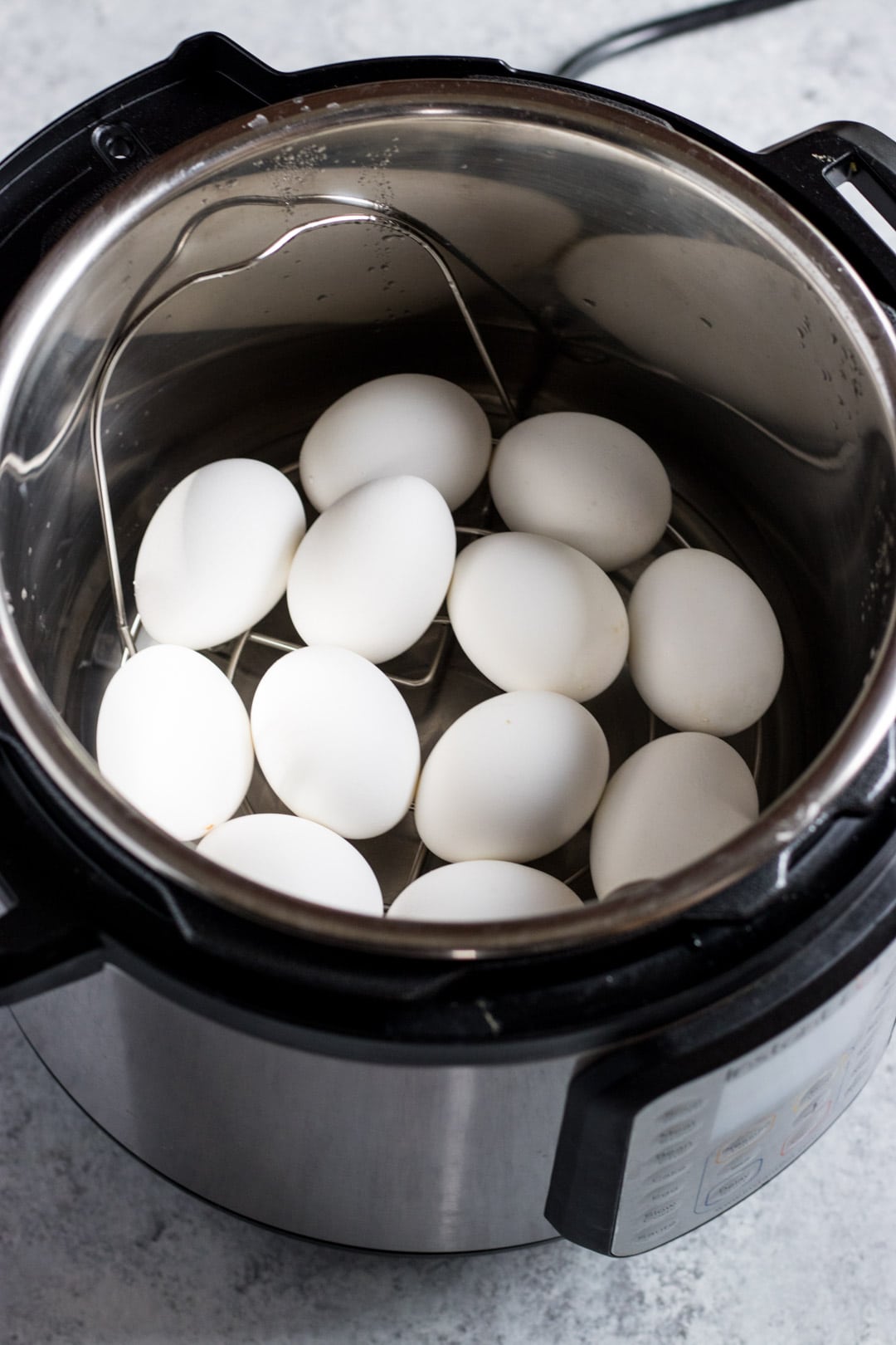 Hard boiled eggs in cheap pressure cooker without steamer basket