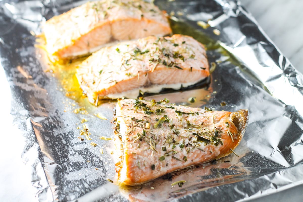 Low Fodmap Salmon with Rosemary and Chives