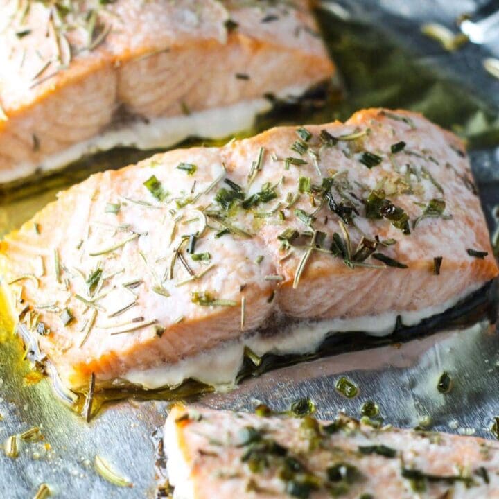 Low FODMAP Salmon with Rosemary and Chives