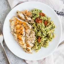 Low FODMAP Pesto Pasta with Grilled Chicken and Roasted Tomatoes-image